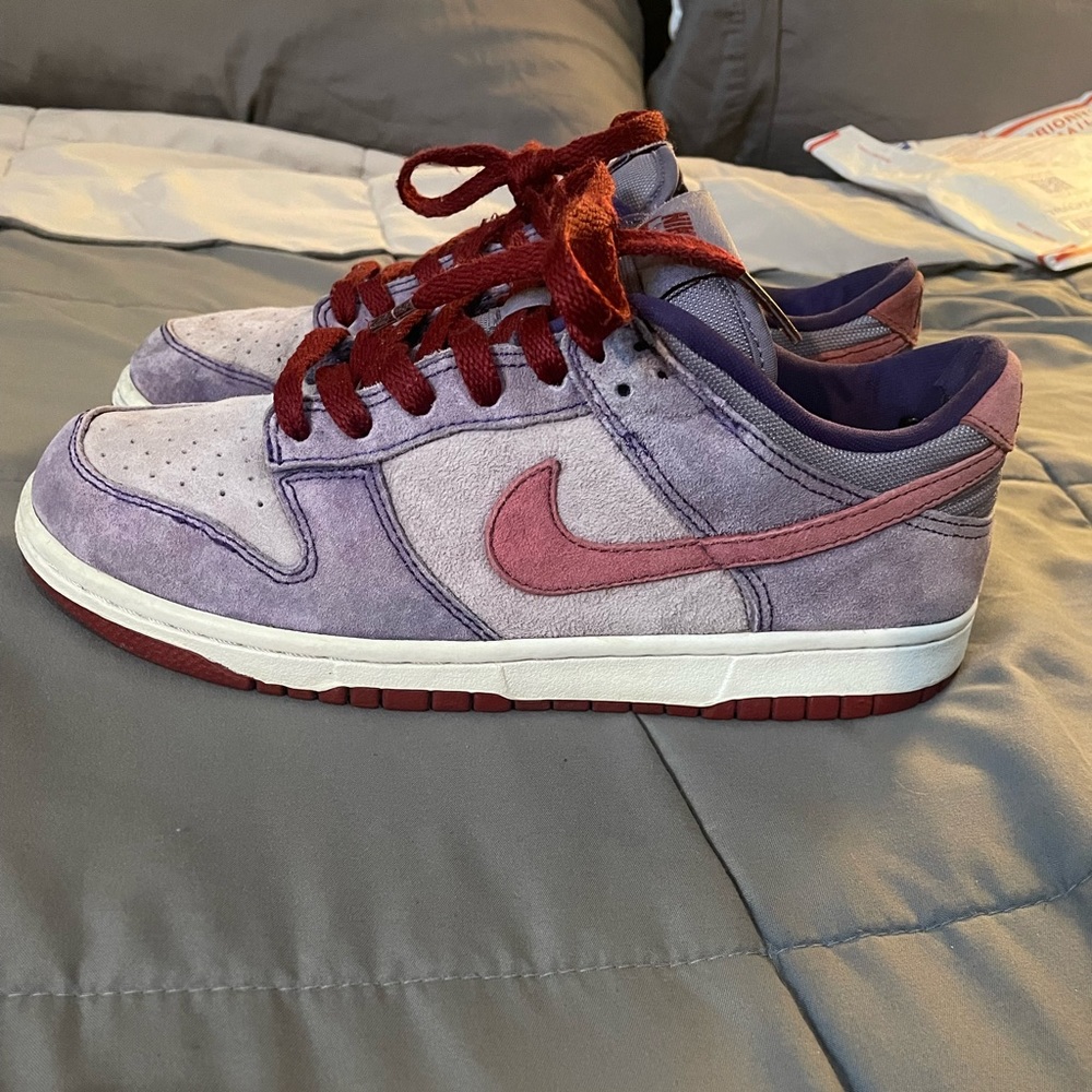 Size: 7 men’s Nike dunk plum low